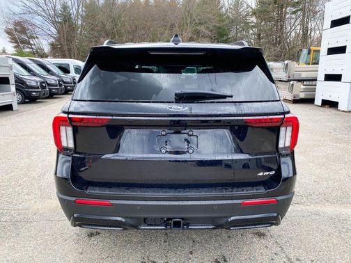 Agate Black Metallic 2026 Ford Explorer ST-Line