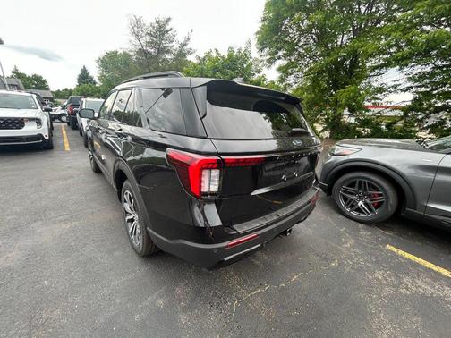 AGATE BLACK METALLIC 2026 Ford Explorer ST-Line
