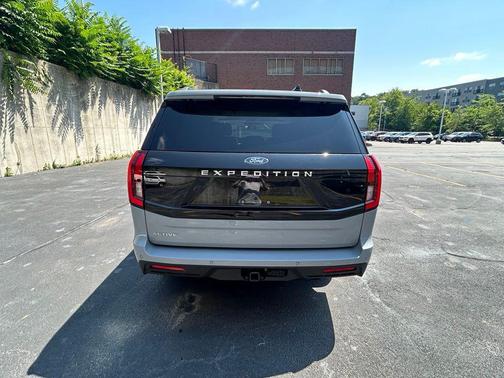 Gray Metallic 2025 Ford Expedition Active