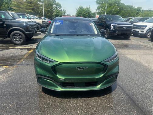 ERUPTION GREEN METALLIC 2025 Ford Mustang Mach-E Premium