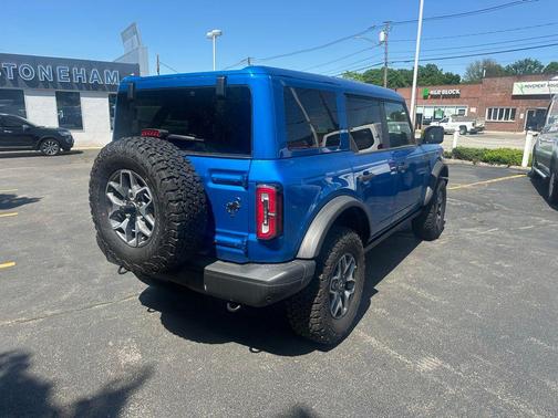VELOCITY BLUE METALLIC 2025 Ford Bronco Badlands