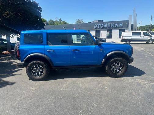 VELOCITY BLUE METALLIC 2025 Ford Bronco Badlands