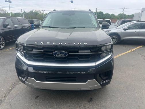 AGATE BLACK METALLIC 2026 Ford Expedition Platinum