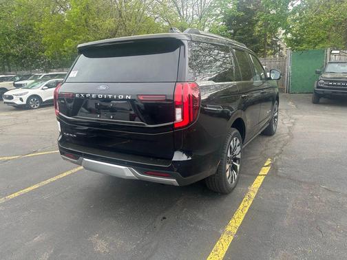 AGATE BLACK METALLIC 2026 Ford Expedition Platinum