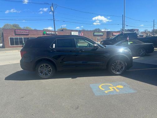 Agate Black Metallic 2026 Ford Explorer Active