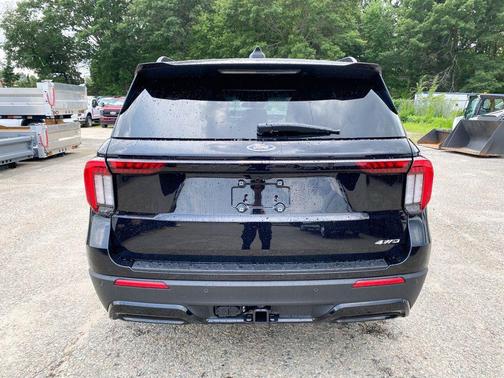 AGATE BLACK METALLIC 2026 Ford Explorer ST-Line