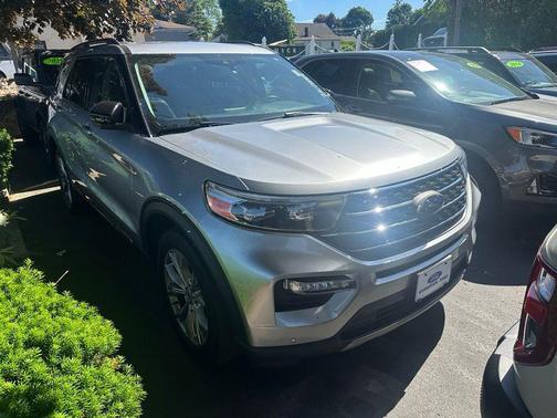 ICONIC SILVER METALLIC 2023 Ford Explorer XLT