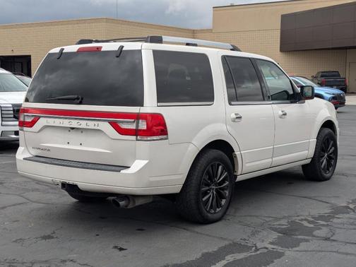 White Platinum 2017 Lincoln Navigator Select