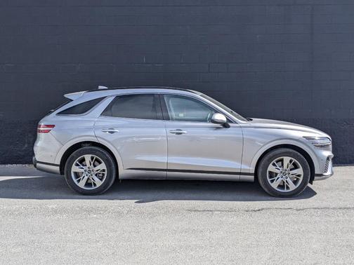Photo 2 of 28 of 2022 Genesis GV70 3.5T Sport