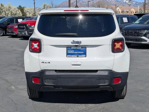 Alpine White Clearcoat 2023 Jeep Renegade Latitude