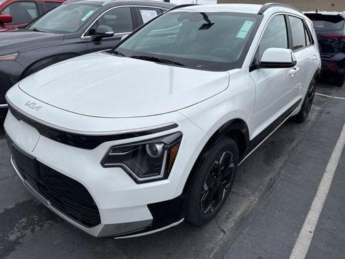 Snow White Pearl 2024 Kia Niro EV Wind