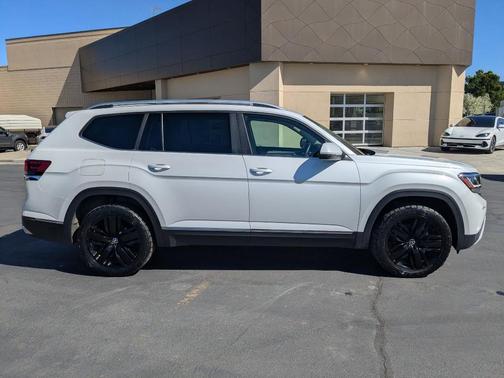 Opal White Pearl Effect 2023 Volkswagen Atlas 3.6L SEL