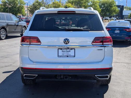 Opal White Pearl Effect 2023 Volkswagen Atlas 3.6L SEL
