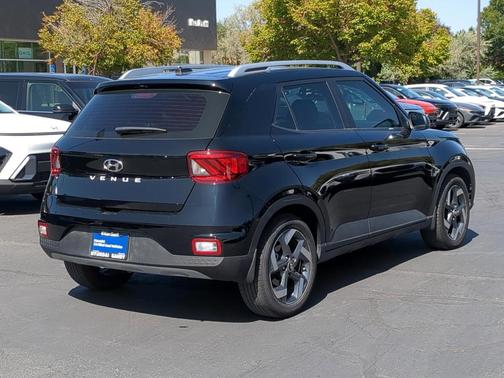 2024 Hyundai VENUE SEL