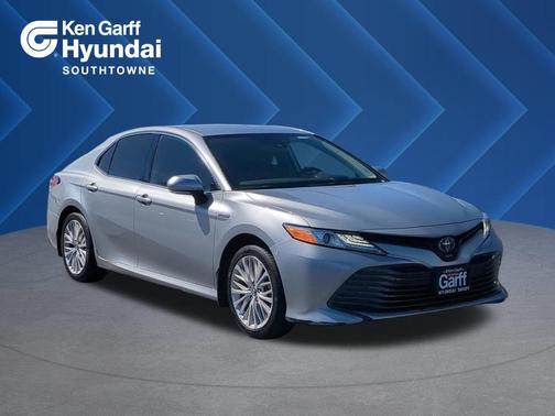 2019 Toyota Camry Hybrid LE