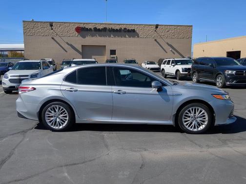2019 Toyota Camry Hybrid LE