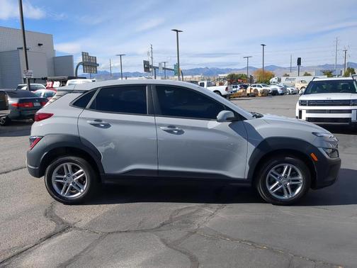 2022 Hyundai KONA SE