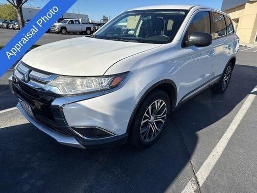 2017 Mitsubishi Outlander ES