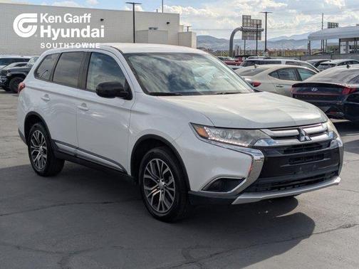 2017 Mitsubishi Outlander ES