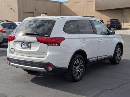 2017 Mitsubishi Outlander ES