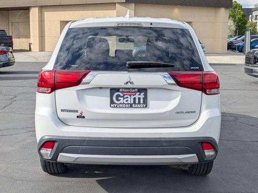 2017 Mitsubishi Outlander ES
