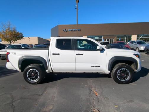 2024 Toyota Tacoma TRD Off Road