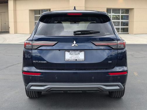 Silver 2025 Mitsubishi Outlander SE