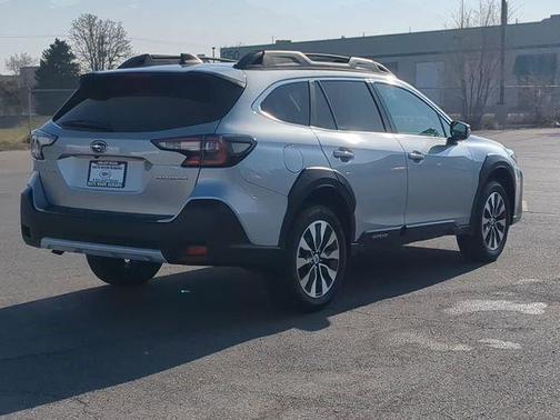 Ice Silver Metallic 2025 Subaru Outback Limited