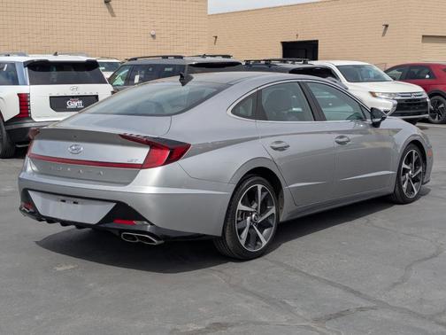 Shimmering Silver Pearl 2022 Hyundai SONATA SEL Plus