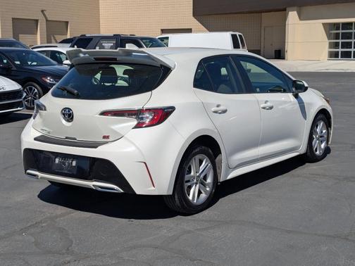 White 2019 Toyota Corolla Hatchback SE