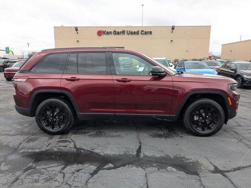 2025 Jeep Grand Cherokee Laredo