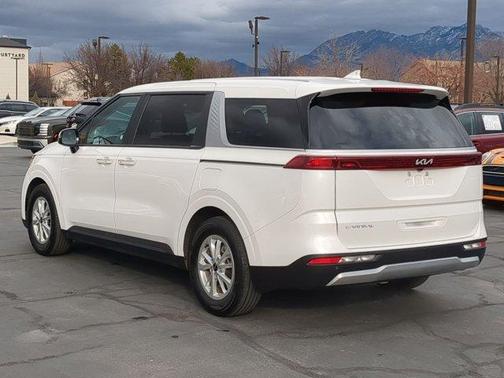 2024 Kia Carnival LX