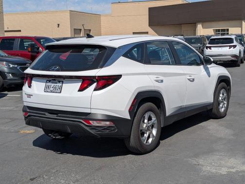 2024 Hyundai TUCSON SE