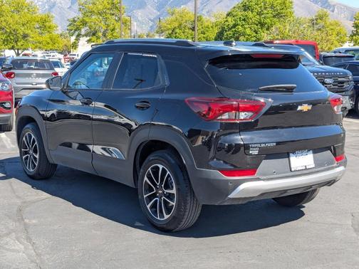 Mosaic Black Metallic 2025 Chevrolet Trailblazer LT