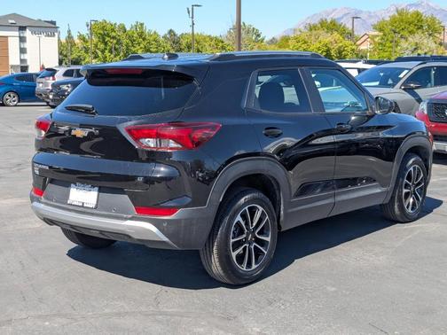 Mosaic Black Metallic 2025 Chevrolet Trailblazer LT