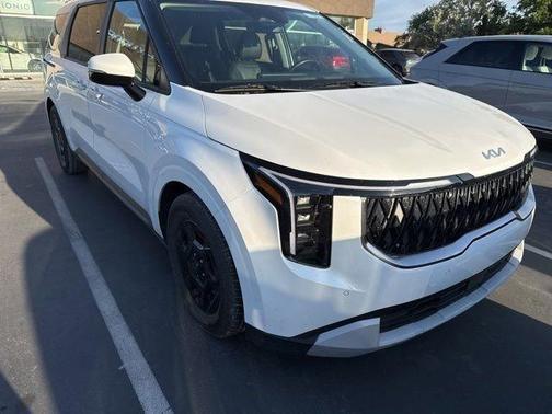 Snow White Pearl 2025 Kia Carnival LXS