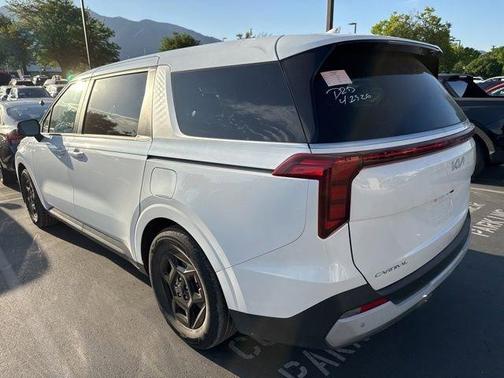 Snow White Pearl 2025 Kia Carnival LXS
