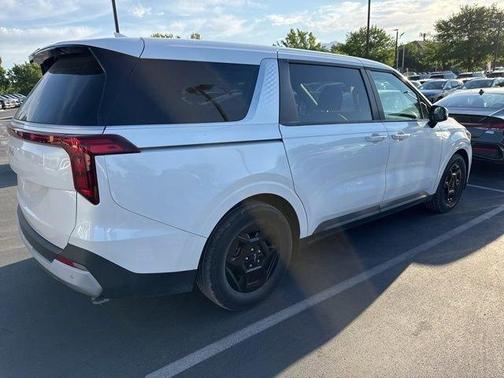 Snow White Pearl 2025 Kia Carnival LXS