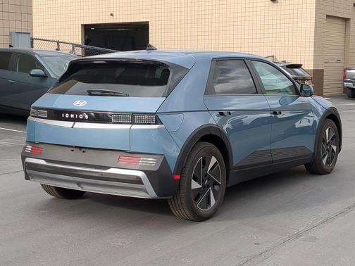 2025 Hyundai IONIQ 5 SE