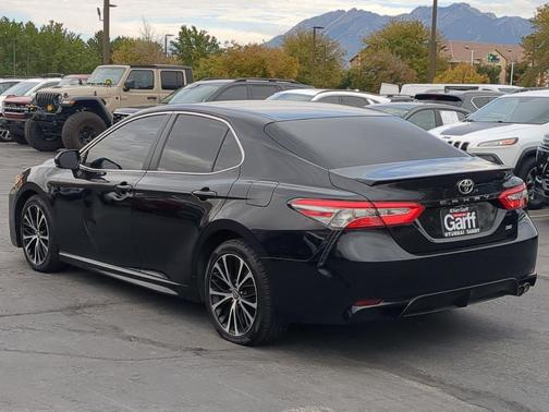 Midnight Black Metallic 2018 Toyota Camry LE