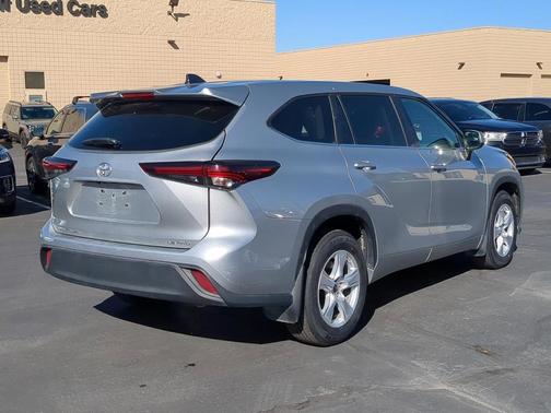 2024 Toyota Highlander LE