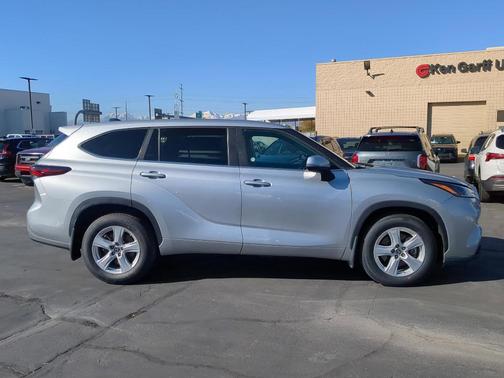 2024 Toyota Highlander LE