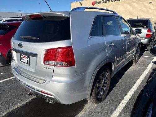 Bright Silver 2013 Kia Sorento SX