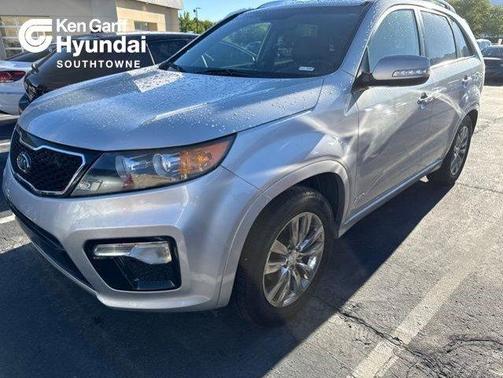 Bright Silver 2013 Kia Sorento SX