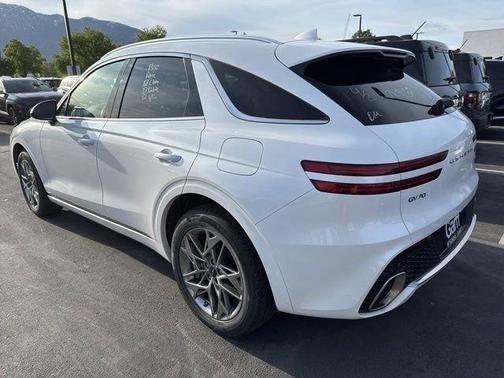 Uyuni White 2025 Genesis GV70 2.5T