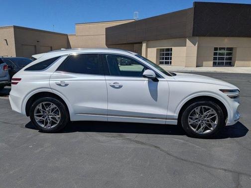 Uyuni White 2025 Genesis GV70 2.5T