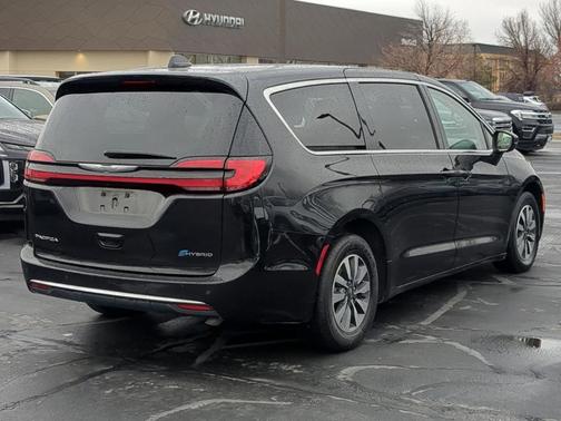 2023 Chrysler Pacifica Hybrid Touring L