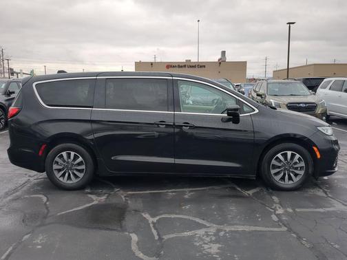 2023 Chrysler Pacifica Hybrid Touring L