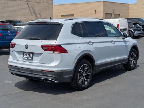 White Silver Metallic 2019 Volkswagen Tiguan 2.0T SEL