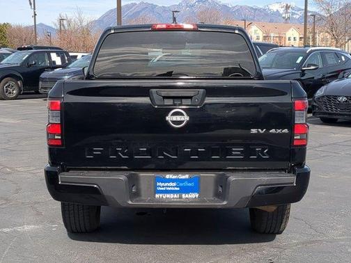 2023 Nissan Frontier SV